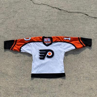 LOT 262 A: NHL Philadelphia Flyers Leclair & Lindros Jerseys Size Junior Small / Medium & Large / X-Large