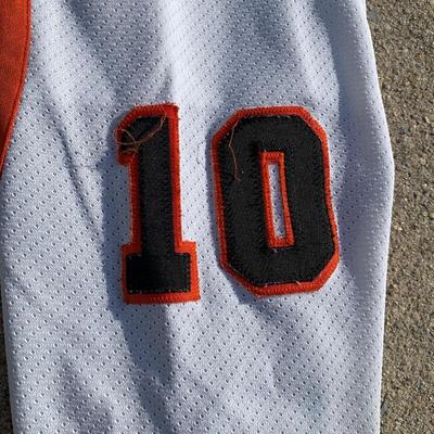 LOT 262 A: NHL Philadelphia Flyers Leclair & Lindros Jerseys Size Junior Small / Medium & Large / X-Large