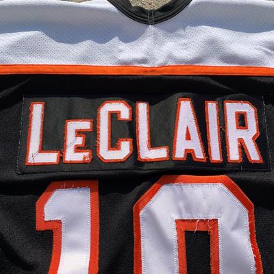 LOT 262 A: NHL Philadelphia Flyers Leclair & Lindros Jerseys Size Junior Small / Medium & Large / X-Large