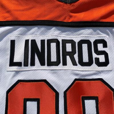 LOT 262 A: NHL Philadelphia Flyers Leclair & Lindros Jerseys Size Junior Small / Medium & Large / X-Large