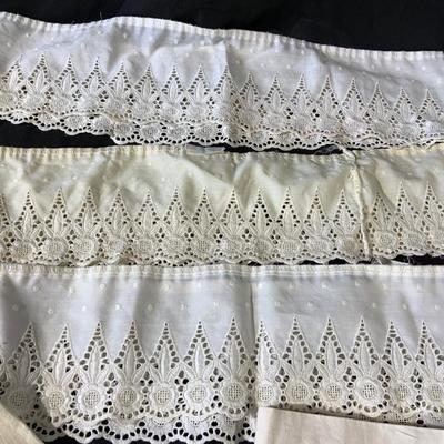 Lot of Lace curtains. Including a pair of valances