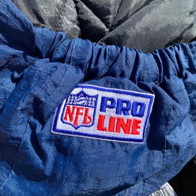 LOT 269 A: NFL Pro Line Logo Athletic Dallas Cowboys Puffer Jacket