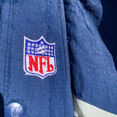 LOT 269 A: NFL Pro Line Logo Athletic Dallas Cowboys Puffer Jacket