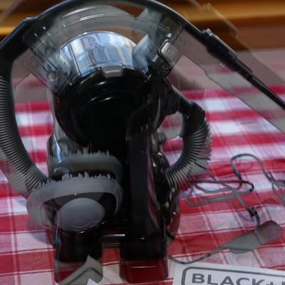 BLACK AND DECKER FLEX VACUUM- BATTERY CHARGE /ATTACHMENTS