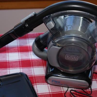 BLACK AND DECKER FLEX VACUUM- BATTERY CHARGE /ATTACHMENTS
