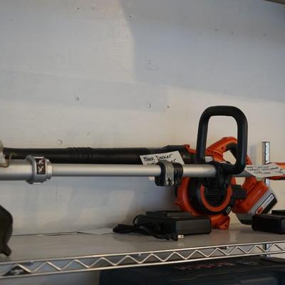 BLACK AND DECKER WEED WACKER / BATTERY CHARGE