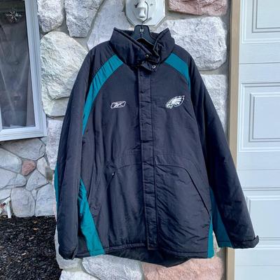LOT 271 A: NFL Reebok Philadelphia Eagles Size X-Large Coat