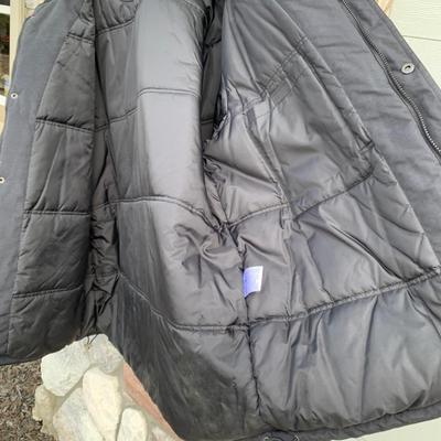 LOT 271 A: NFL Reebok Philadelphia Eagles Size X-Large Coat