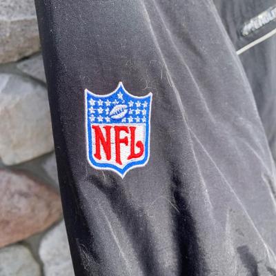 LOT 271 A: NFL Reebok Philadelphia Eagles Size X-Large Coat