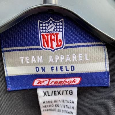 LOT 271 A: NFL Reebok Philadelphia Eagles Size X-Large Coat