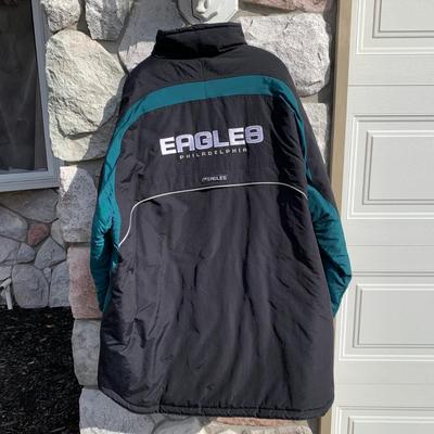 LOT 271 A: NFL Reebok Philadelphia Eagles Size X-Large Coat