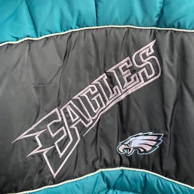 LOT 272 A: NFL Experience Pro Player Philadelphia Eagles Puffer Jacket