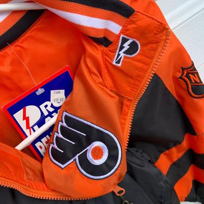 LOT 275 A: Philadelphia Baseball & Hockey Windbreaker Jackets; Mighty Mac Phillies Size X-Large & Pro Player Reversible Flyers...