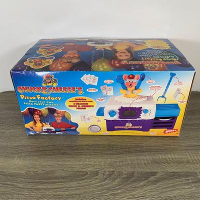 LOT 278 A: NIP 1999 Wham-O Chuck E. Cheese's Pizza Factory