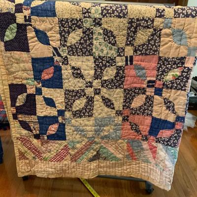 Drunkard’s Path block patterned Vintage Quilt 70” x 67”