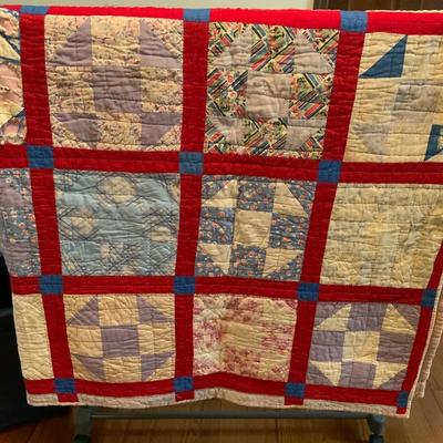 Vintage Patchwork Quilt. 60“ x 76“.