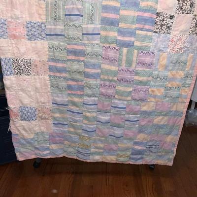 Vintage handmade patchwork quilt. 60“ x 80“