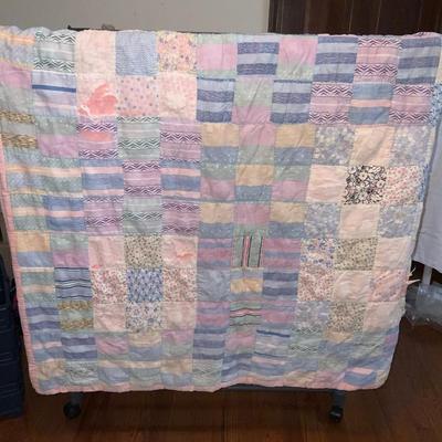 Vintage handmade patchwork quilt. 60“ x 80“