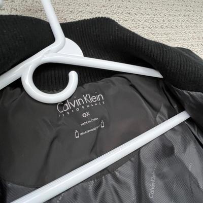 Lot 146 4 Women's vests -black, grey, white, red (2 L and 2 XL)