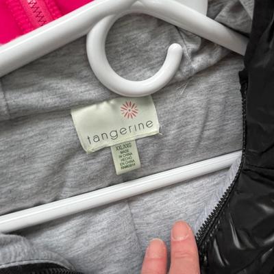 Lot 148 5 Women's vests - pink (polo) black hooded, white hooded, brown, black flannel 1M, 1L, 2XL, 1XXL