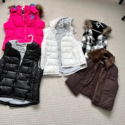 Lot 148 5 Women's vests - pink (polo) black hooded, white hooded, brown, black flannel 1M, 1L, 2XL, 1XXL