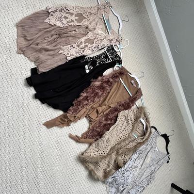 Lot 150 fringe vests - tans, brown, black and grey 2M, 2L, 1XL