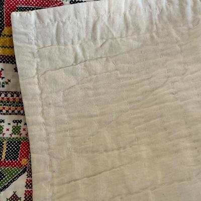 Vintage quilted lightweight blanket 67“ x 84“