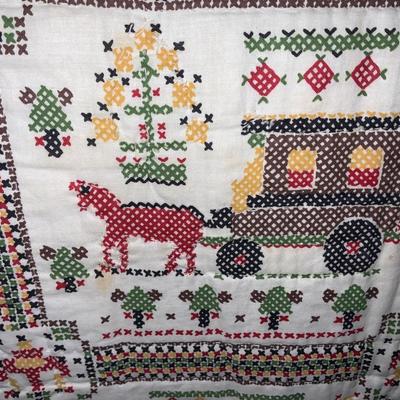 Vintage quilted lightweight blanket 67“ x 84“