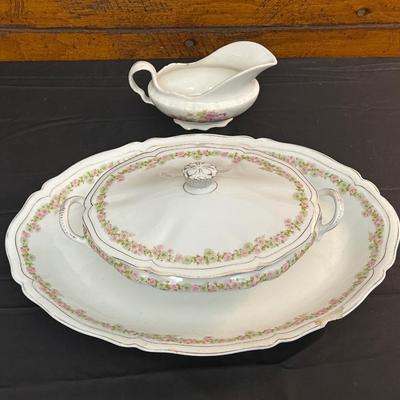 Vienna Austria The Munich China & Semi Vitreous Porcelain Gravy Boat