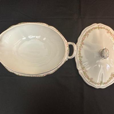 Vienna Austria The Munich China & Semi Vitreous Porcelain Gravy Boat