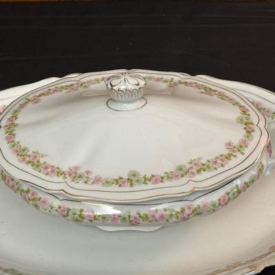 Vienna Austria The Munich China & Semi Vitreous Porcelain Gravy Boat