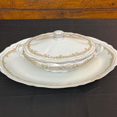 Vienna Austria The Munich China & Semi Vitreous Porcelain Gravy Boat