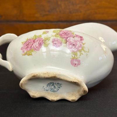 Vienna Austria The Munich China & Semi Vitreous Porcelain Gravy Boat