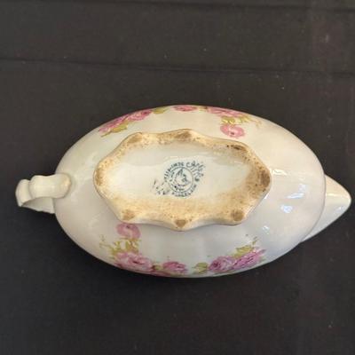 Vienna Austria The Munich China & Semi Vitreous Porcelain Gravy Boat