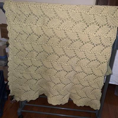 Vintage olive green crocheted blanket with scalloped edges 48“ x 66“