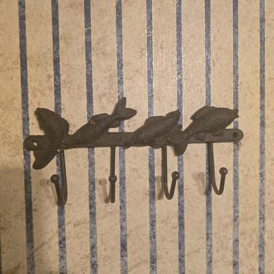 Fish hanger