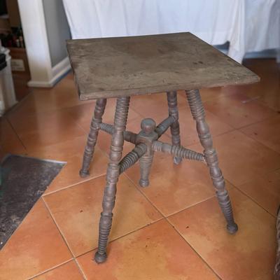 Wooden Spindle Leg Parlor Table (B3-DZ)