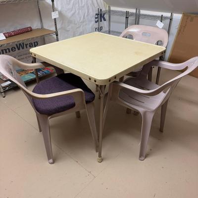 1133 Card Table With Three Plastic Chairs