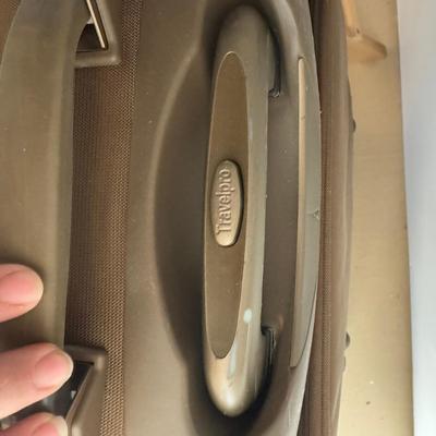 1135 Three Piece Luggage Lot With Stand
