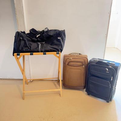 1135 Three Piece Luggage Lot With Stand