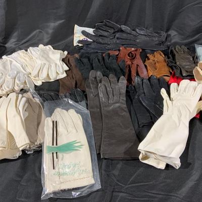 Lot of Ladies Small Vintage Gloves including Leather and Lace