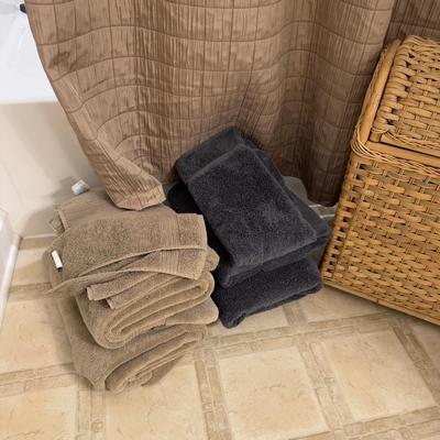 1137 Shower Curtain, Bath Towel, and Laundry Basket Lot