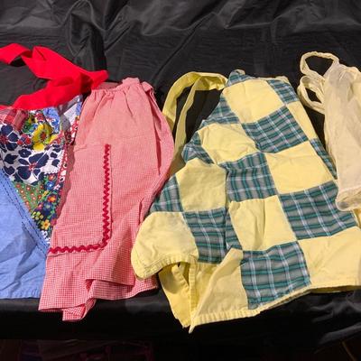 Lot of 4 Vintage Kitchen Aprons