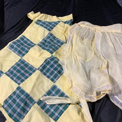 Lot of 4 Vintage Kitchen Aprons