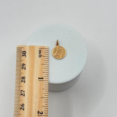LOT 135J: 14kt Gold Star of David Pendant - 0.98 Grams