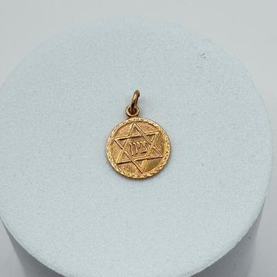 LOT 135J: 14kt Gold Star of David Pendant - 0.98 Grams