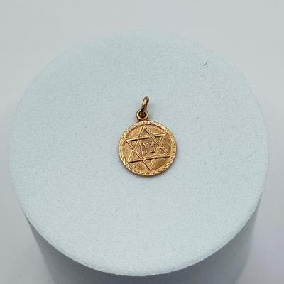 LOT 135J: 14kt Gold Star of David Pendant - 0.98 Grams