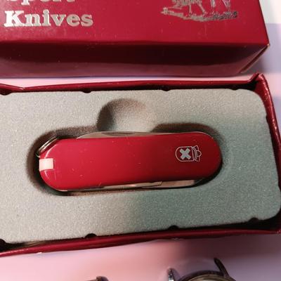 JUSTIN MAXAM SPORTS KNIFE. WORKING WALTHAM WATCH AND TIMEX WATCH THAT DOES NOT WORK