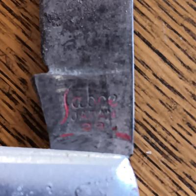 2 POCKET KNIVES, SHARPENING STONE, OLD KEYS AND A WOODEN HANDLE AWL