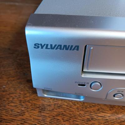 SYLVANIA COMBO VHS/DVD PLAYER AND LIKE NEW DVD PLAYER